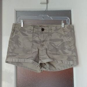 3/$25! Moto camouflage shorts size 29